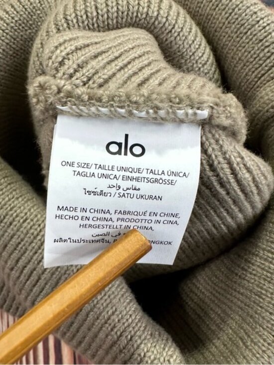 ALO Yoga Women\'s Tan Beanie